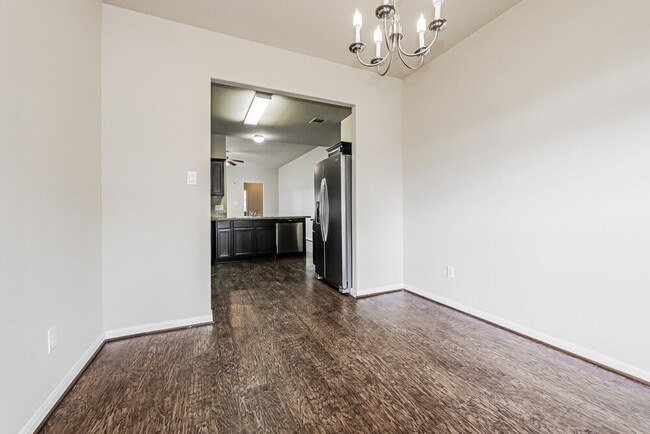 Building Photo - 23703 Maple View Dr