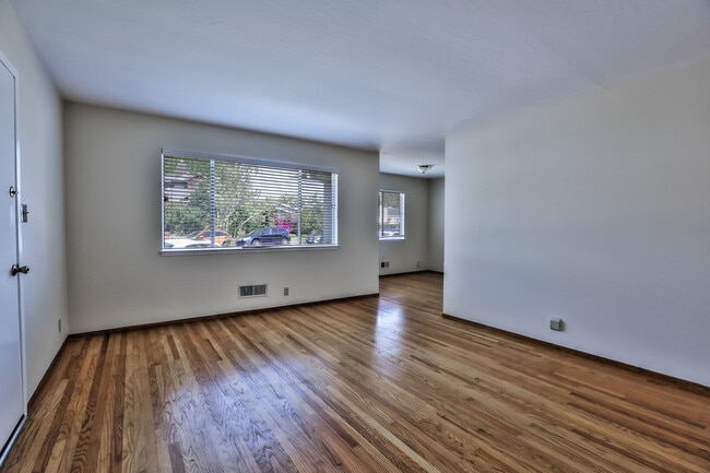 Building Photo - 751 Laurel Ave
