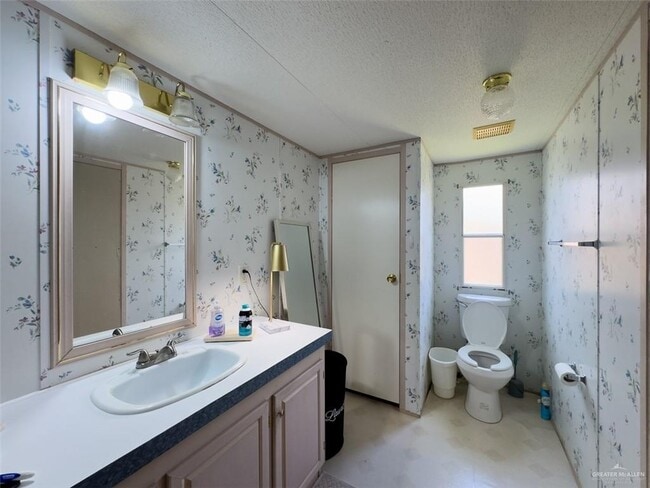 Building Photo - 717 Tropical Cir Dr E