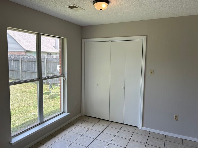 Foto del edificio - 3434 Laurelwood Dr