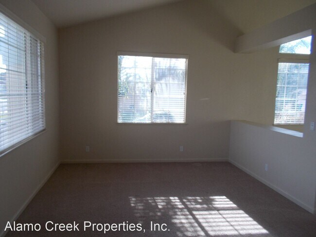 Building Photo - 3 br, 2 bath House - 212 Laurelwood Way