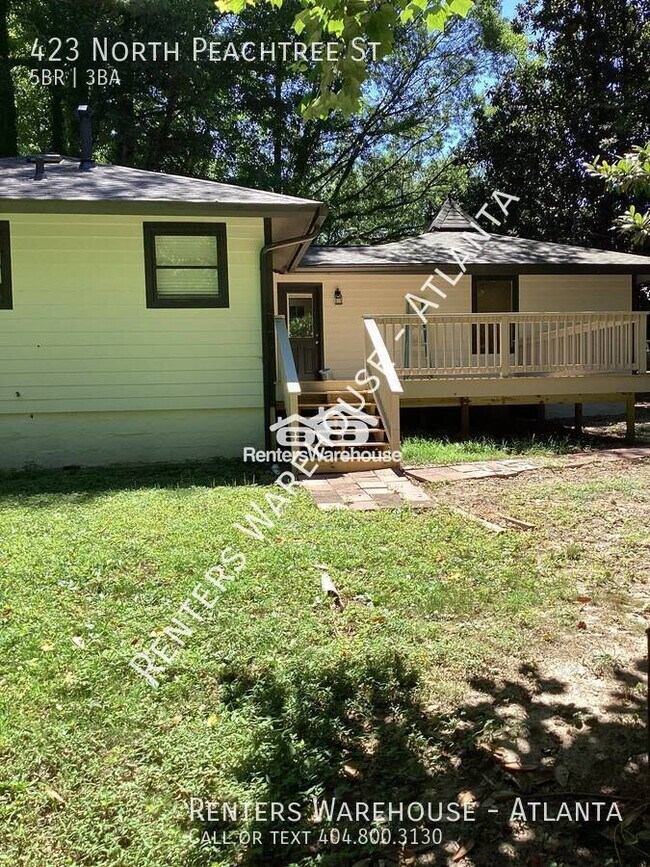 Foto del edificio - Updated Cozy home with a separated In-Law ...