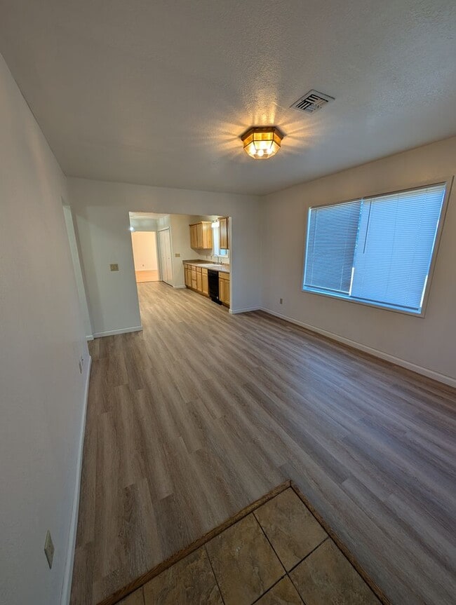 Building Photo - 3 Bedroom 2 Bath-House