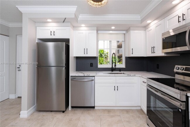 Foto del edificio - 6135 NW 186th St