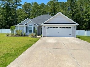Building Photo - 305 Macarthur Dr