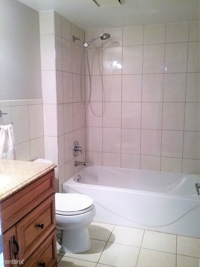 Foto del edificio - 2 br, 2 bath Condo - 6255 W 63rd St
