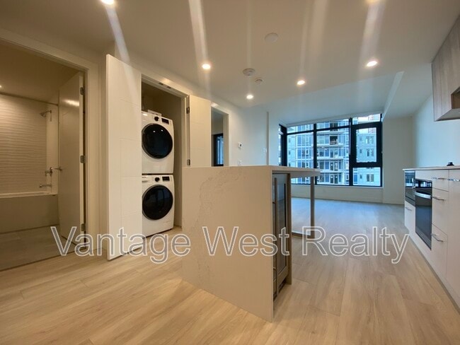 Building Photo - 3699-3699 Capozzi Rd