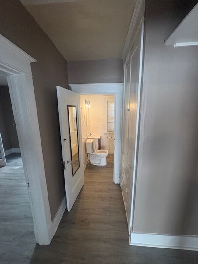 Foto del edificio - 2210-2212 N Knoxville Ave