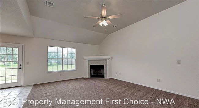 Foto del edificio - 3 br, 2 bath House - 400 Sun Meadows Dr.