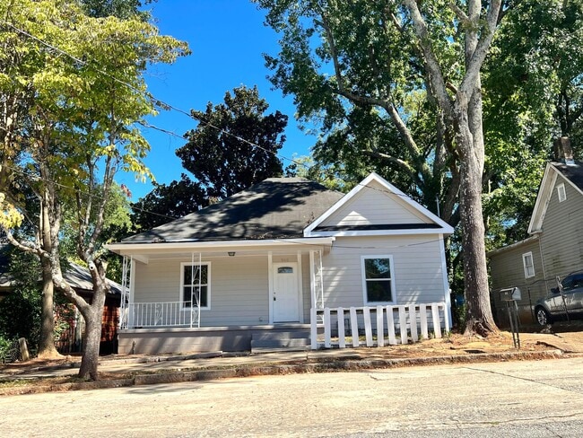 Photo - 960 Dewey St SW House