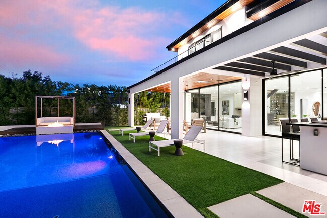 Foto del edificio - 5026 Petit Ave
