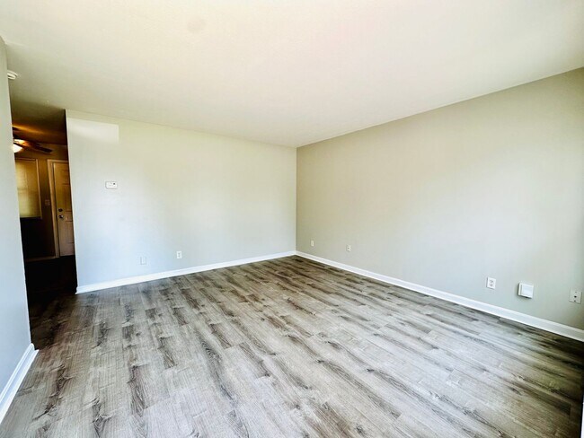Foto del edificio - Updated three bedroom ranch in Okolona now...