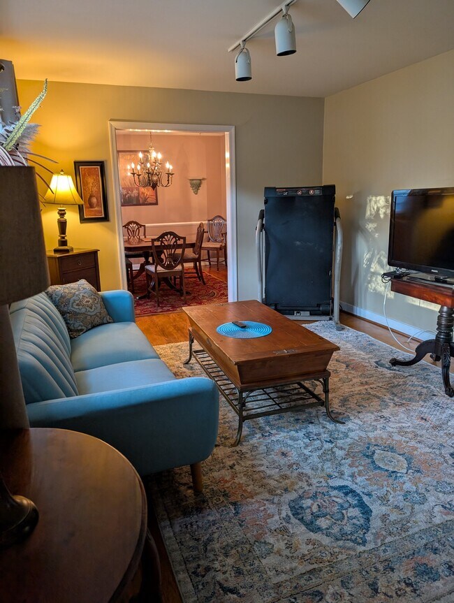Foto del edificio - 8143 Brown Rd