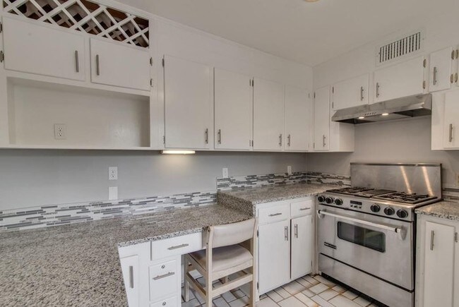 Building Photo - 5705 Vine Ridge Dr