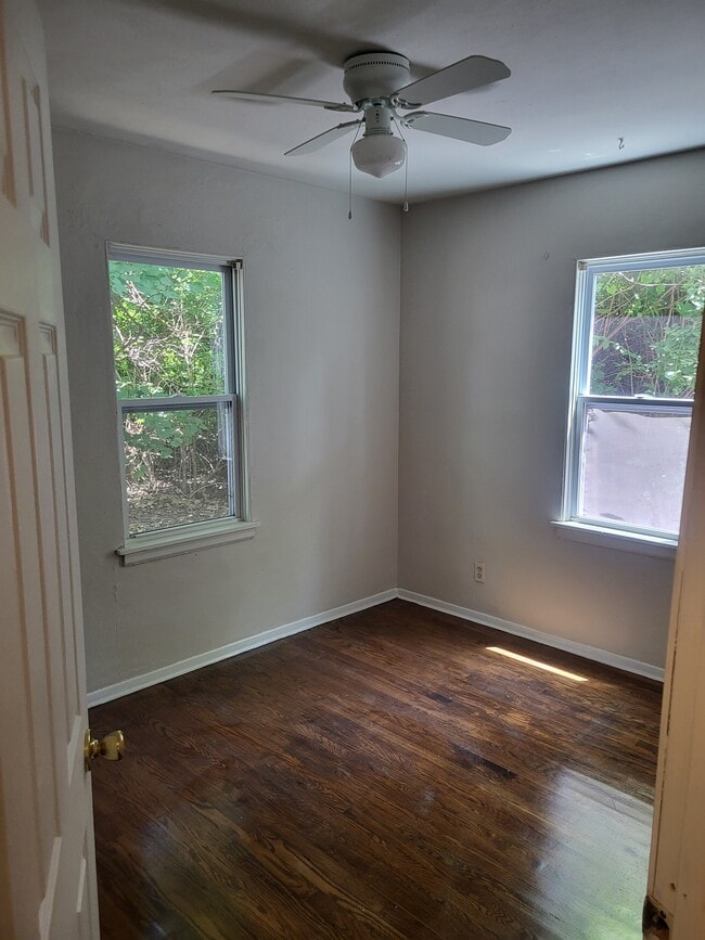 Foto del edificio - 3512 Falling Springs Rd