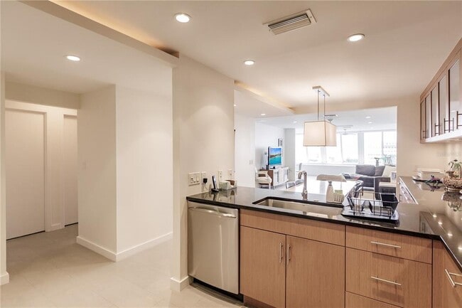 Building Photo - 1255 E Peppertree Dr