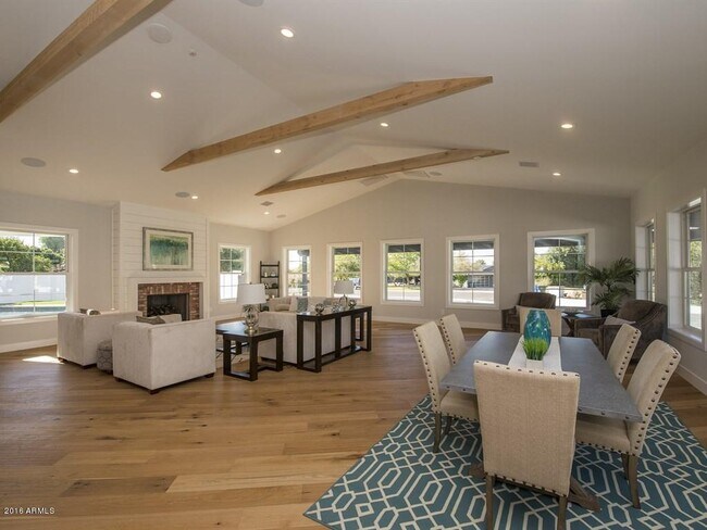 Foto del edificio - 4449 N 53rd St