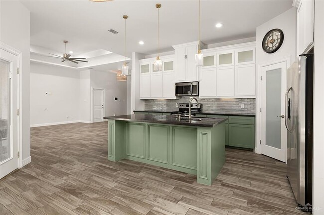 Foto del edificio - 13 Garden Ridge Ave