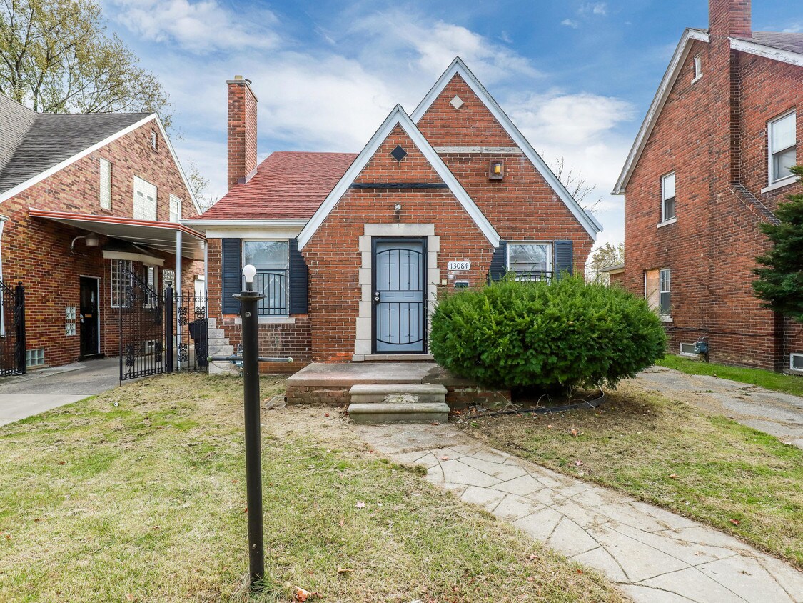 Primary Photo - 13084 Corbett Ave