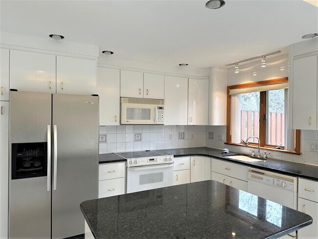 Building Photo - 116 Grover Rd