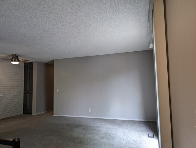 Building Photo - "Charming 2-Bed Condo Retreat in Lakewood ...
