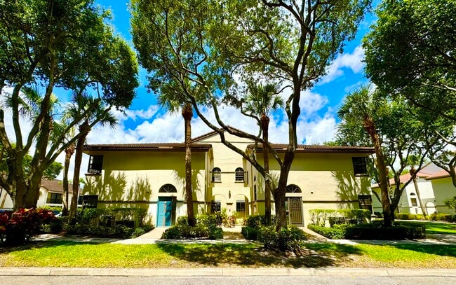 Building Photo - 5135 Floria Dr