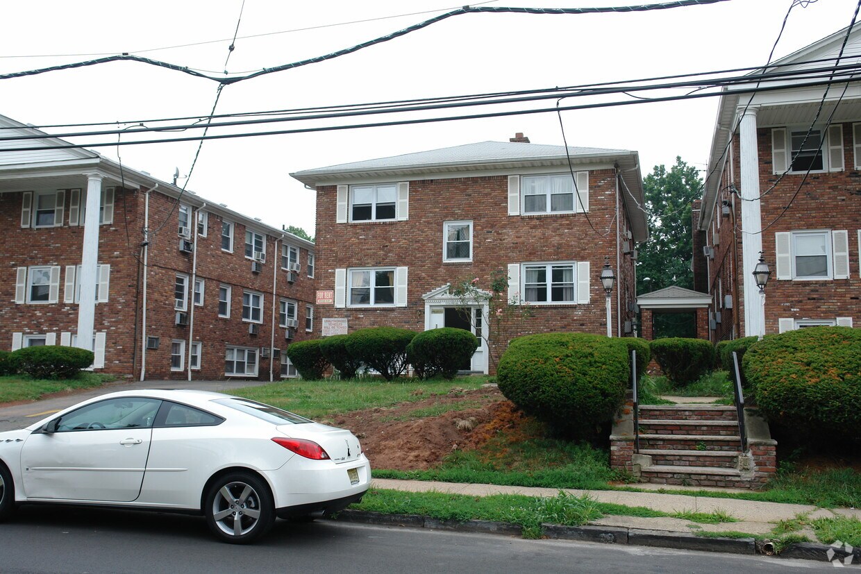 Building Photo - 136 Westfield Ave