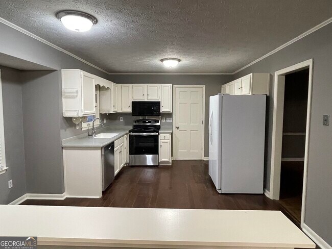 Building Photo - 440 Benson Hurst Dr SW