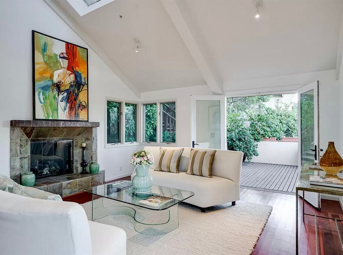 Building Photo - 84 Eastview Ave