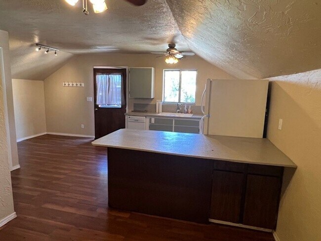 Building Photo - Jefferson 3-Plex