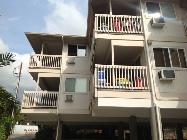 Building Photo - 75-5758 Alahou St