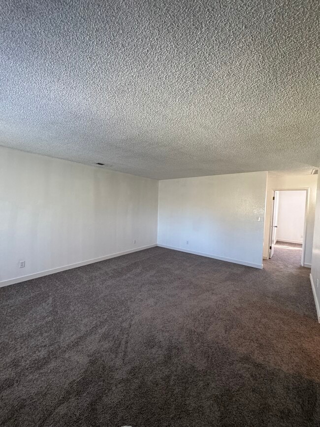 Building Photo - 211 W San Joaquin Ave