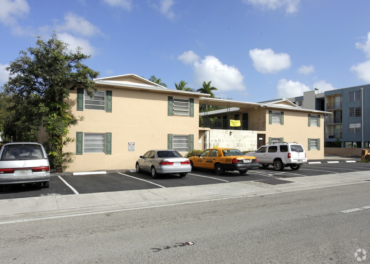 Building Photo - 12155 NE 6th Ave