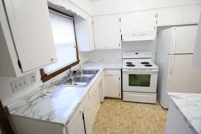 Foto del edificio - 9522 Pleasant Ave S