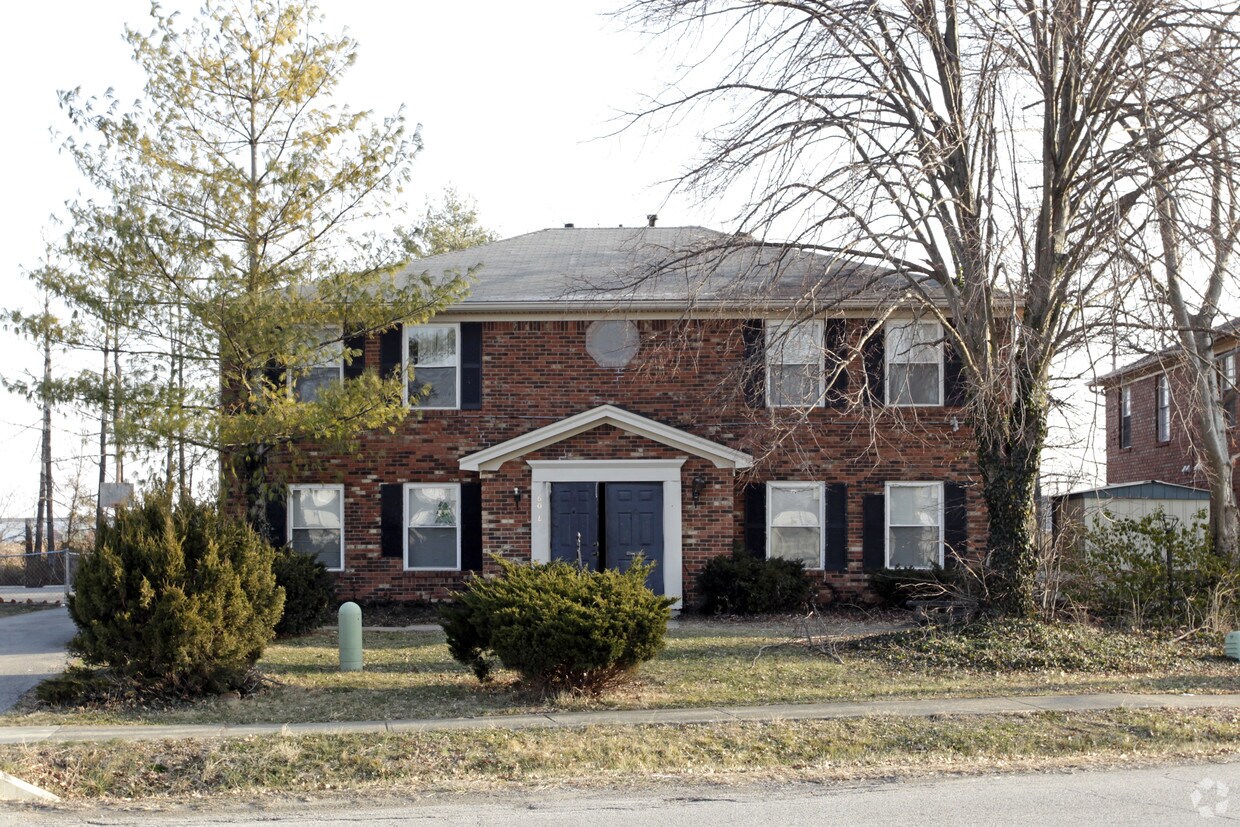 Building Photo - 607 Revolutionary Rd
