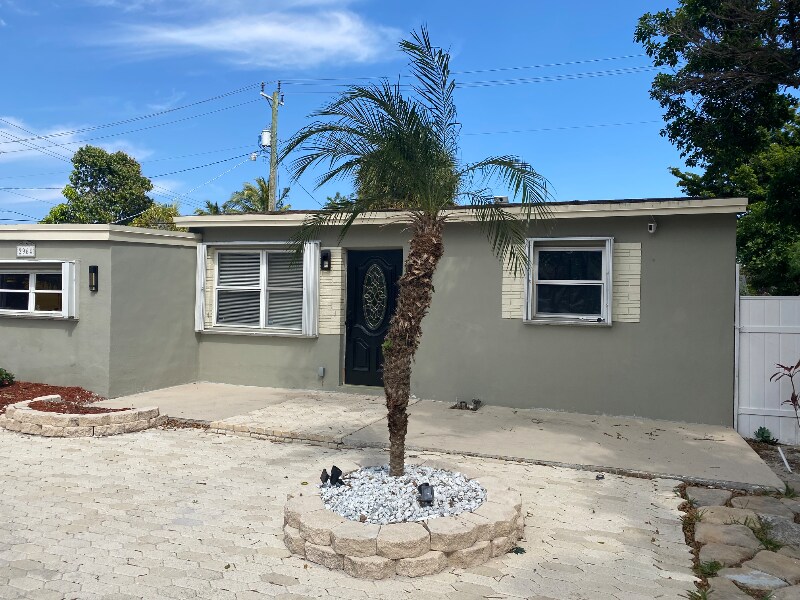 Foto principal - 2964 NE 13th Ave