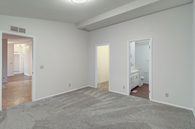 Building Photo - 5620 Hobble Creek Dr