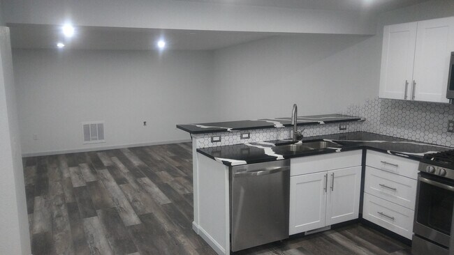 1 Bed Room - 333 Main St