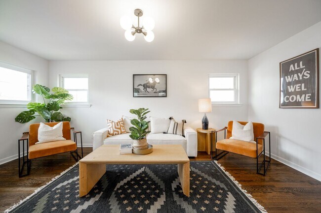 Building Photo - 3-bedroom, 2 bathrooms for rent!