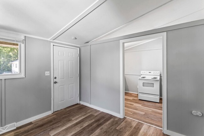 Building Photo - Affordable Comfort in Independence — 1-Bed...