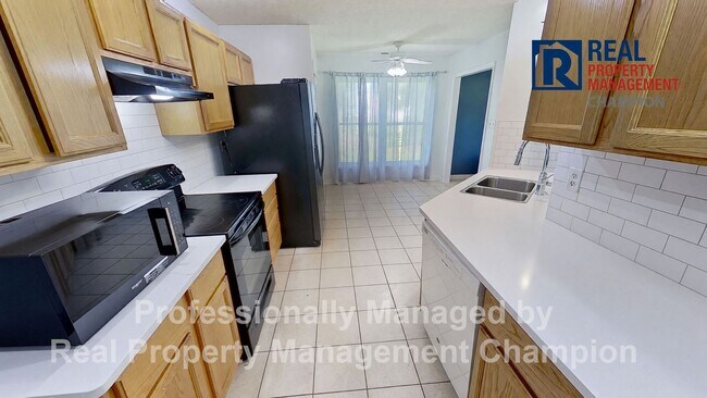 Building Photo - 315 Peppertree Ct