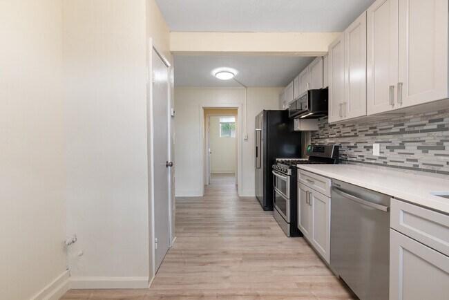 Foto del edificio - E 6th St. Apartments