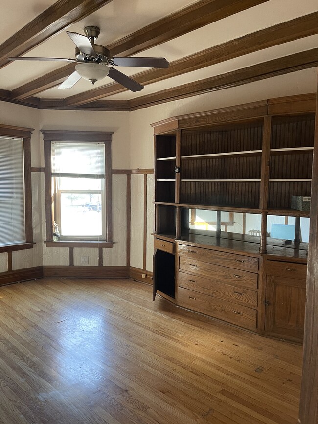 Dining room with Vintage wood finishes - 5917 W Midway Park