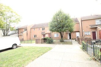 Building Photo - 306 Stanaford Pl