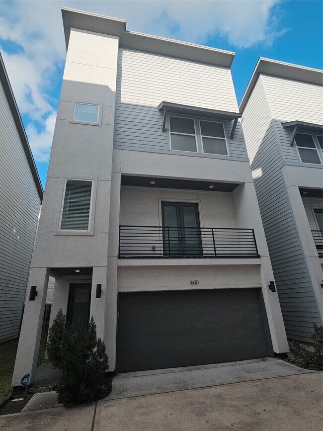 Foto del edificio - 2621 Hutchins St