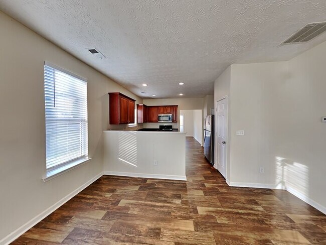 Building Photo - One Month Free! Move in!!Beautiful 3 Bedro...