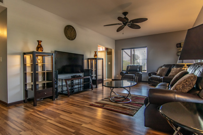 Building Photo - 2301 Summerlin Dr