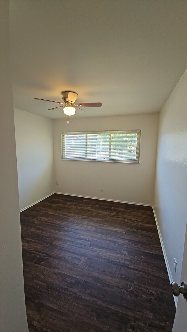Foto del edificio - 44836 Lorimer Ave