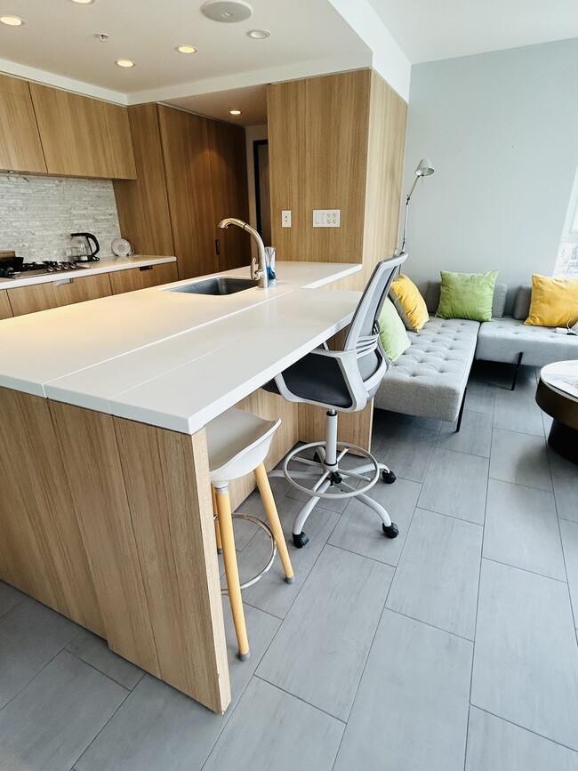 Building Photo - 1408 Strathmore Mews
