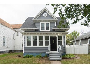 Building Photo - 1317 Reaney Ave E